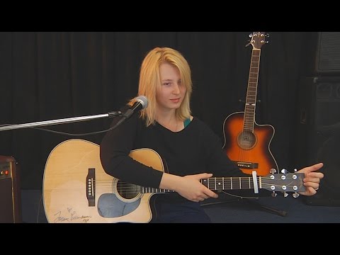 Играют ученики Guitar College. Анастасия Захарова, гитара + вокал