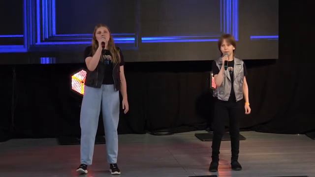 Ученический бэнд играет Believer