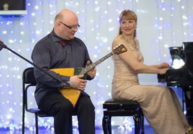 Уроки игры на балалайке для начинающих: ТОП 10 школ балалайки в Москве